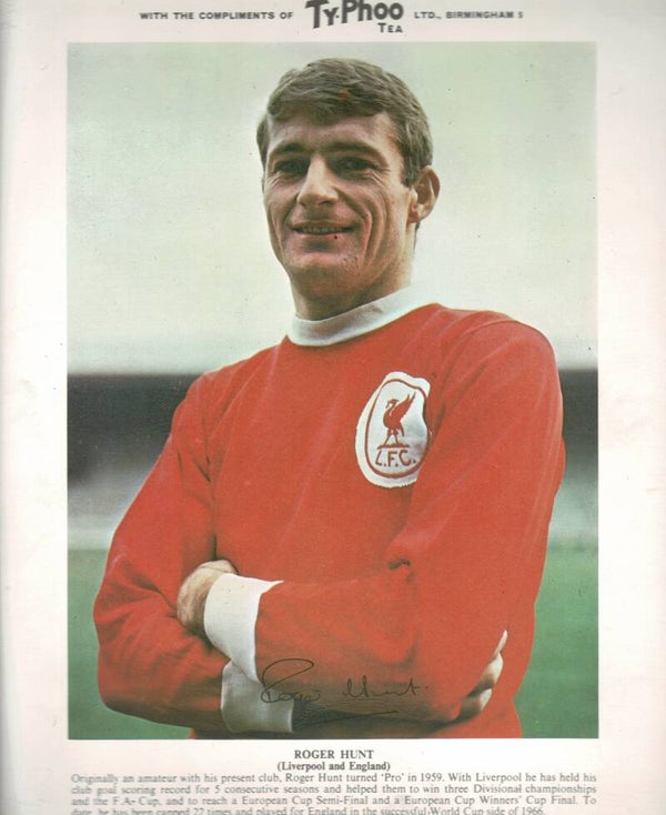 TYPHOO PREMIUM ISSUE FOOTBALL CARD ROGER HUNT