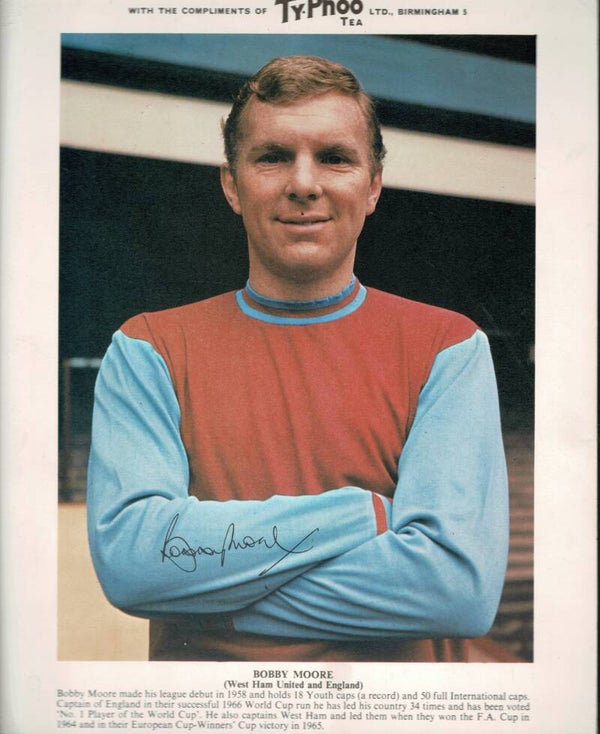TYPHOO PREMIUM ISSUE FOOTBALL CARD BOBBY MOORE