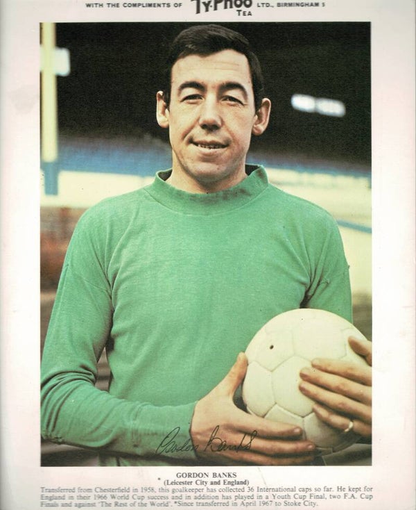 TYPHOO PREMIUM ISSUE FOOTBALL CARD GORDON BANKS