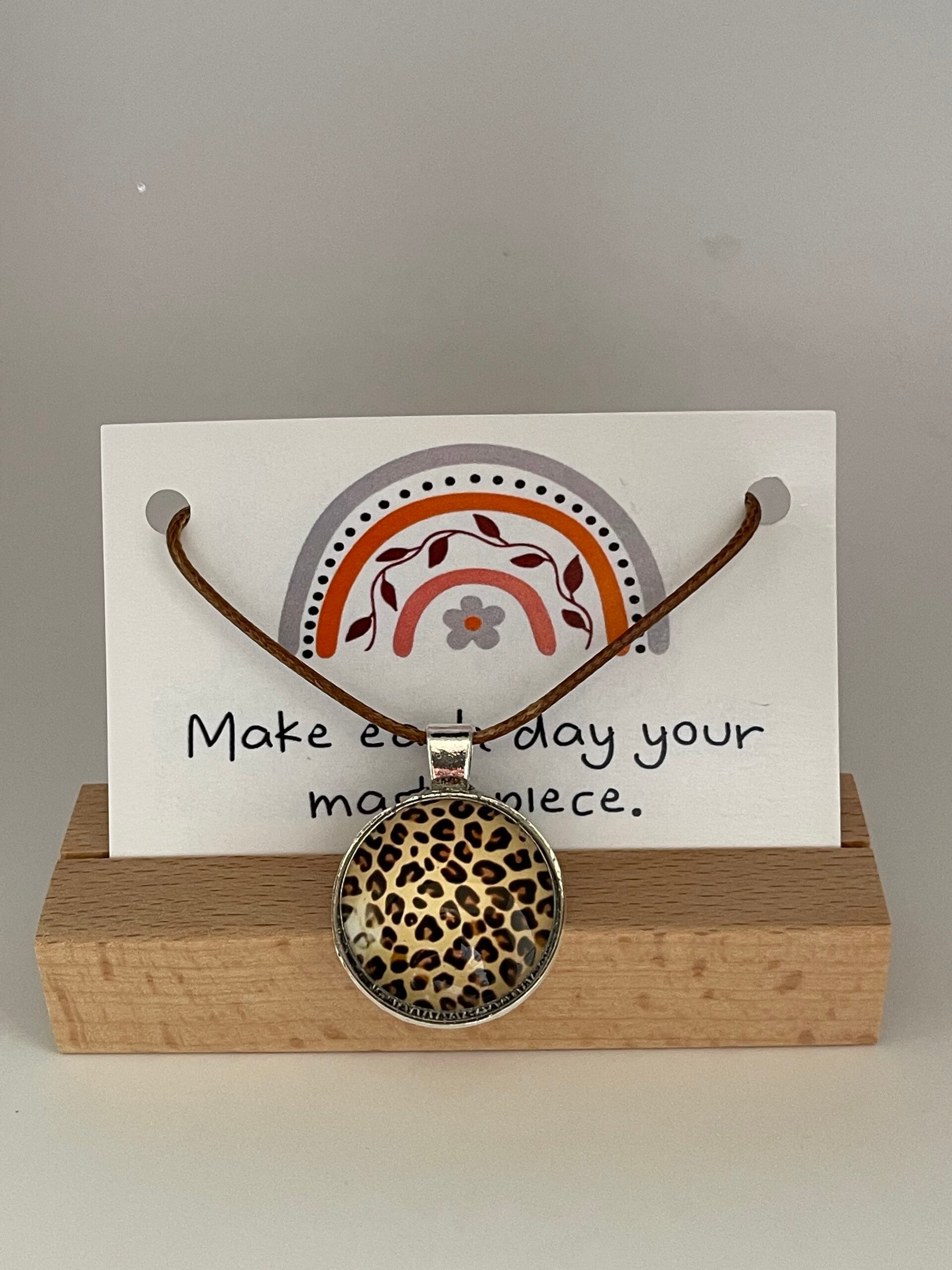 Ketting Luipaardprint met een positiefkaartje 48 cm (verkocht)