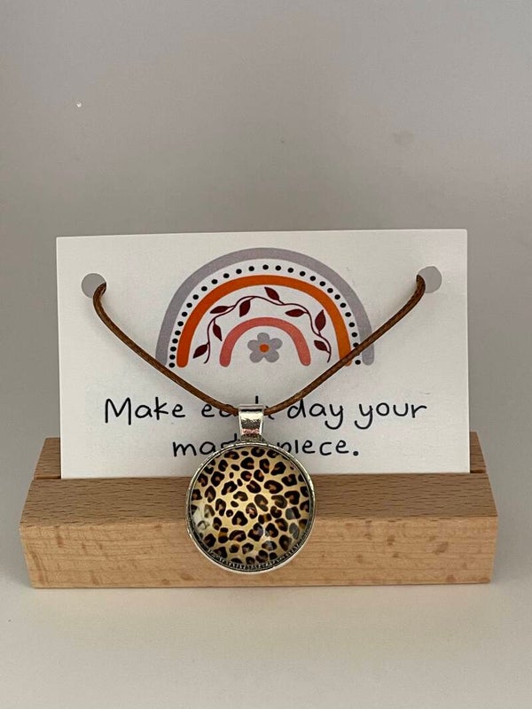 Ketting Luipaardprint met een positiefkaartje 48 cm (verkocht)