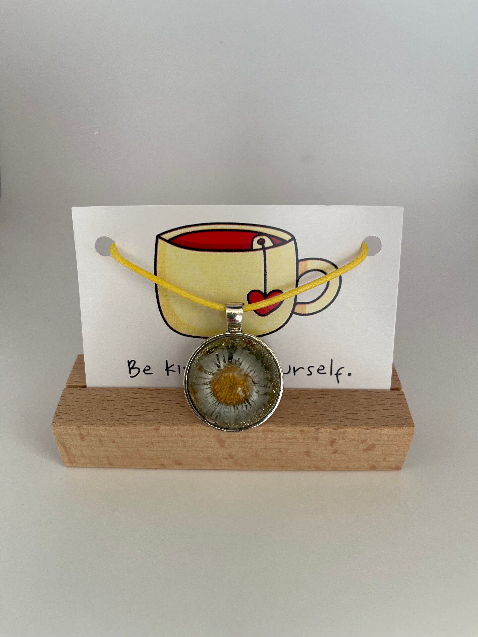 Ketting Madelief met een positiefkaartje 48 cm (verkocht)