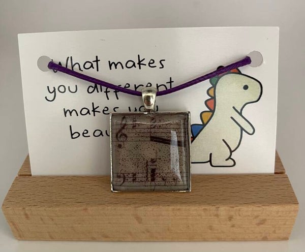 Ketting Muziek met een positiefkaartje 48 cm