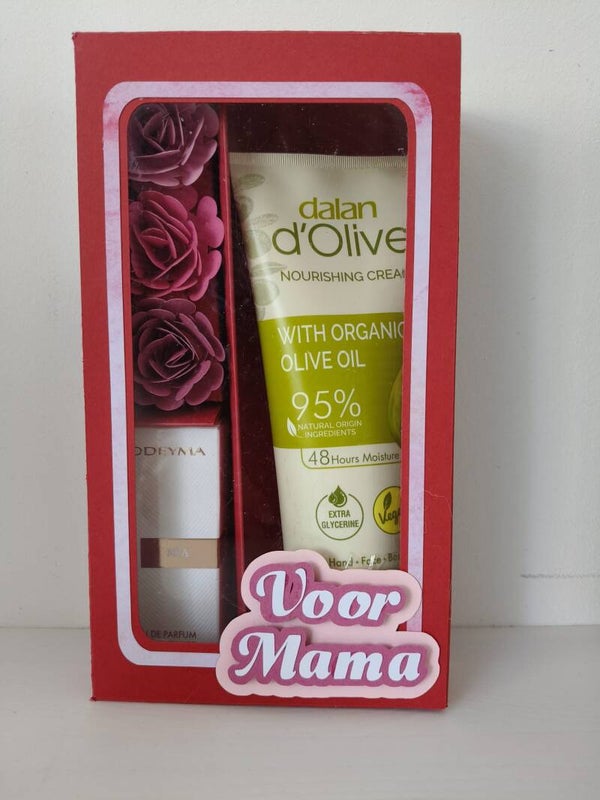 Cadeauset met bloemen, parfum & crème