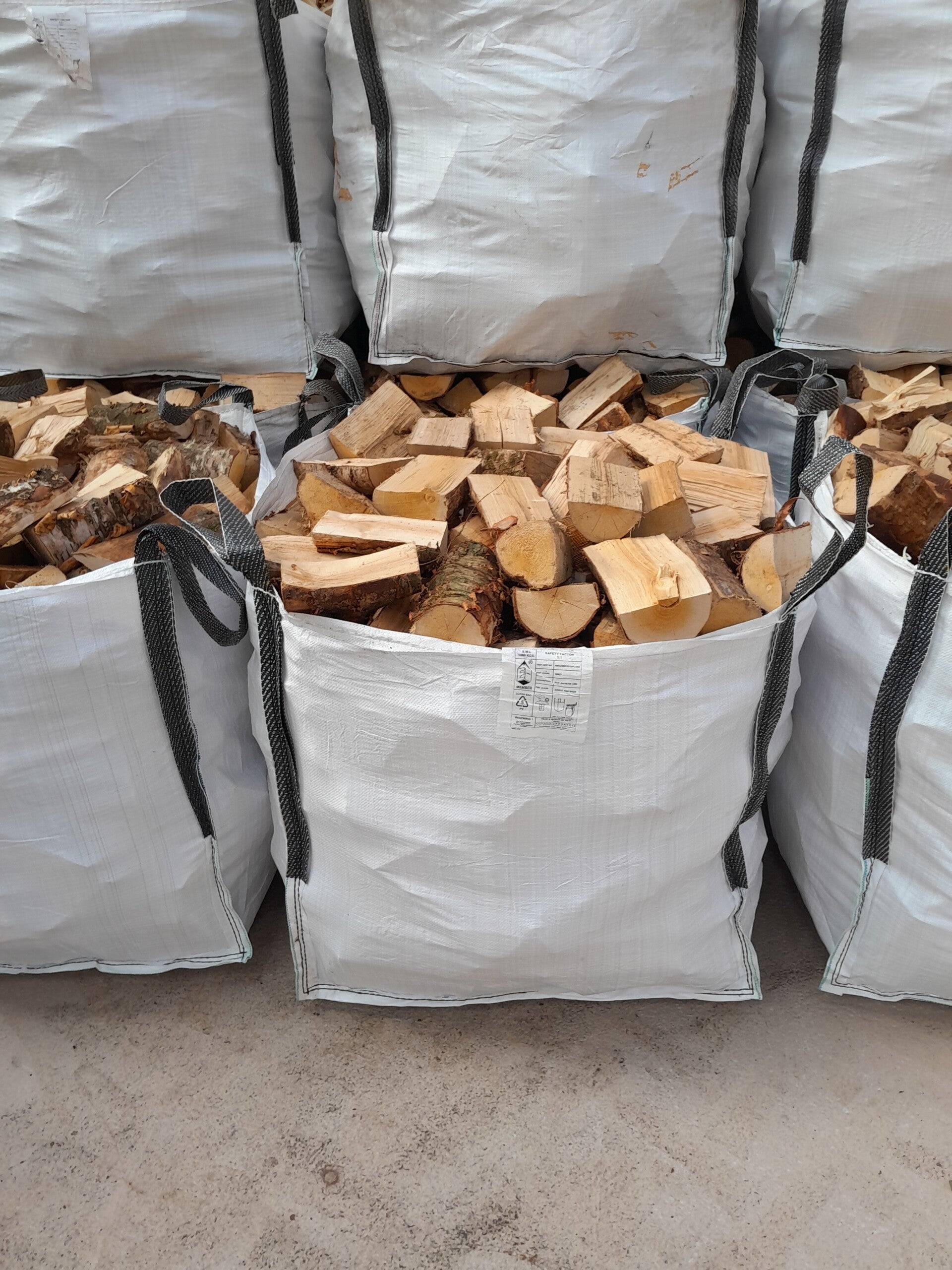 Premium mix of Kiln-Dried Hardwood