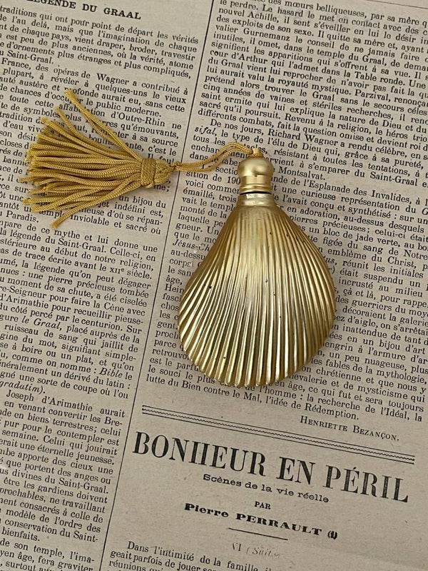 Petit flacon de parfum doré – esprit coquillage