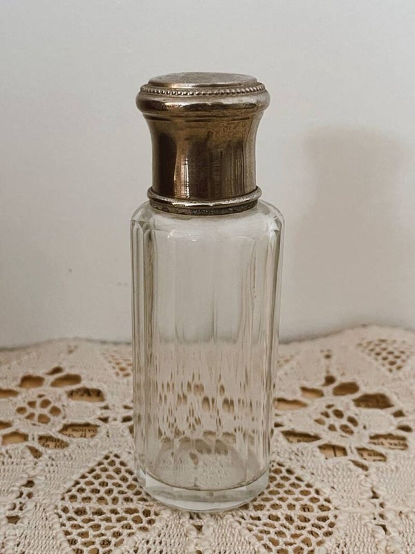 Flacon en verre – Bouchon élégant et liseré délicat