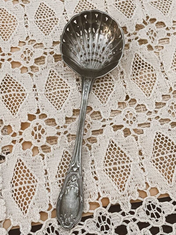 Cuillère à thé ancienne – Métal argenté en forme de conque