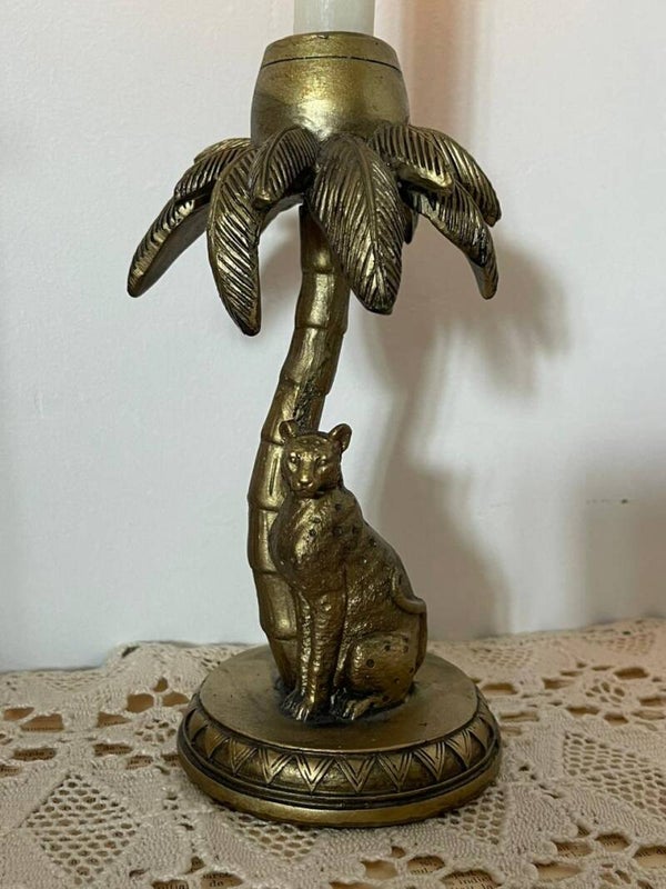 Bougeoir en résine – Palmier et léopard, une touche exotique affirmée