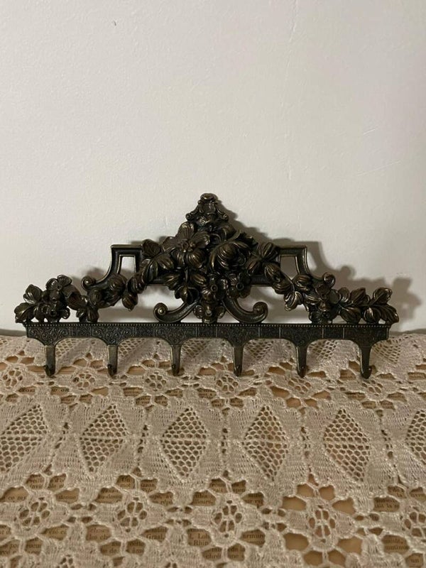 Porte-manteau mural “Made in Italy” – Esprit baroque et chic vintage