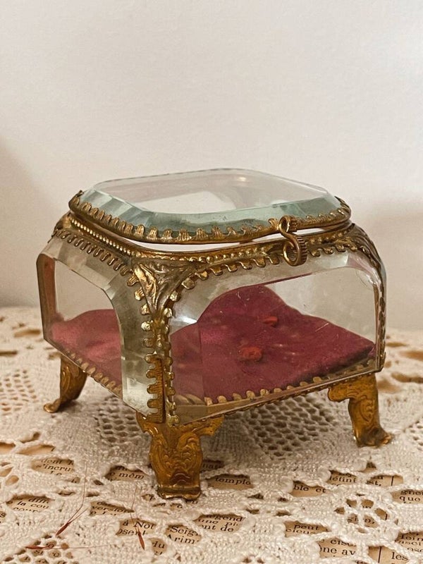 Coffret à bijoux en verre et laiton de style napoléonien