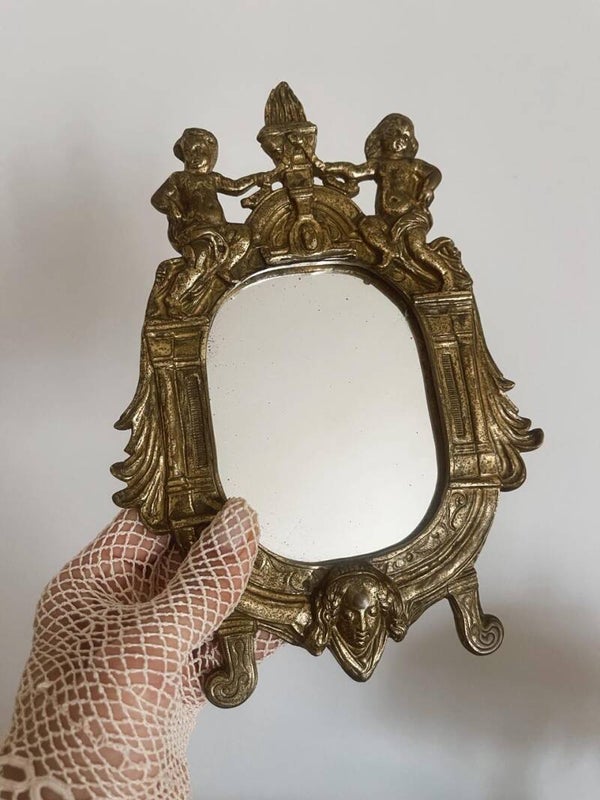 Petit miroir en laiton aux chérubins – style éclectique fin XIXe
