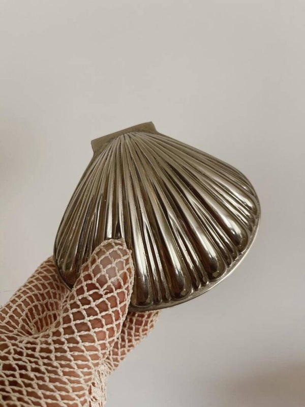 Petite boîte à bijoux coquillage en métal argenté