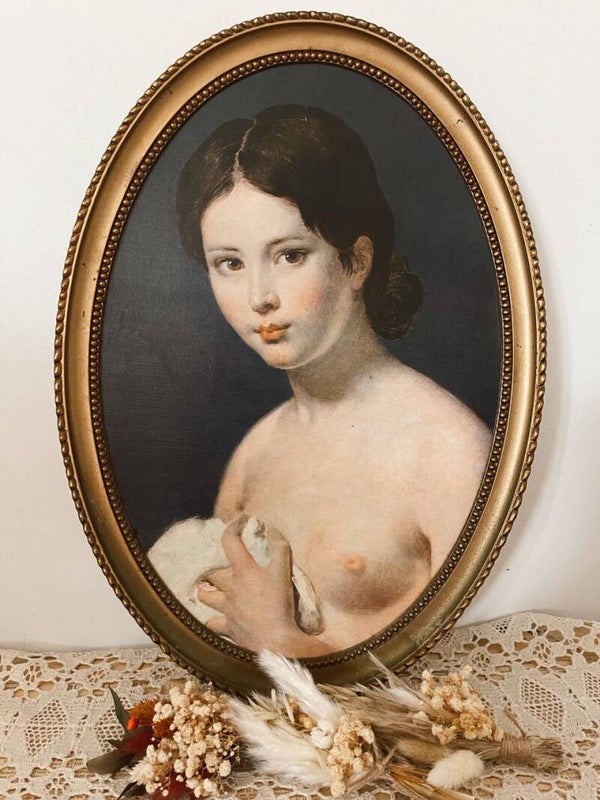 Cadre ovale ancien en bois doré avec portrait délicat