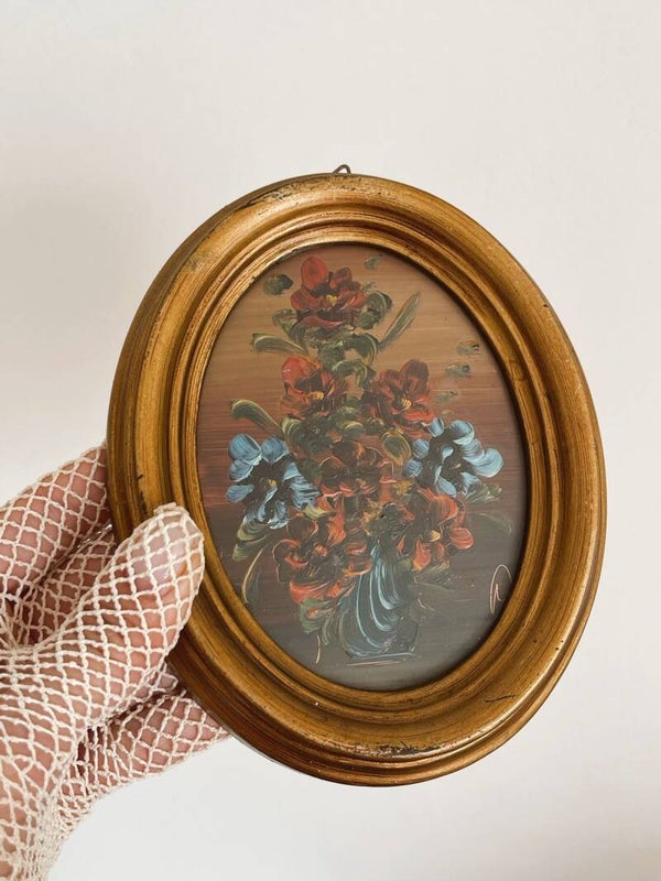 Petit cadre ovale doré – Nature morte aux fleurs