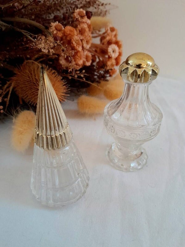 Duo de flacons en verre transparent – Élégance graphique et charme rétro