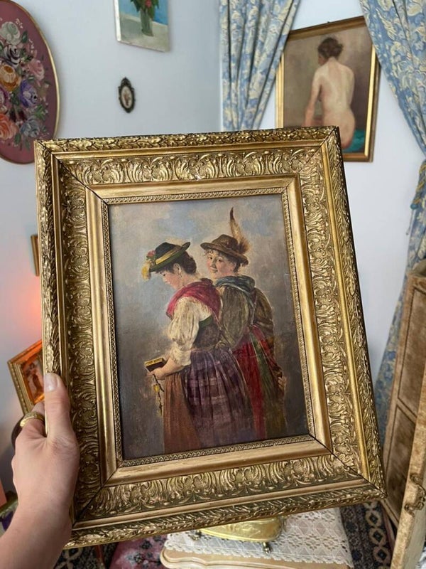 Scène d’enfance en costume traditionnel – Impression giclée vernie