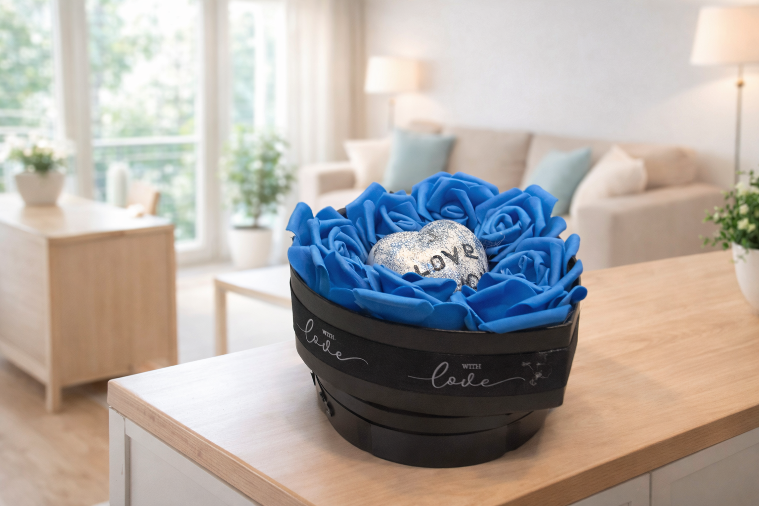 Gesteck blaue Rosen in Herzform mit Gips Herz