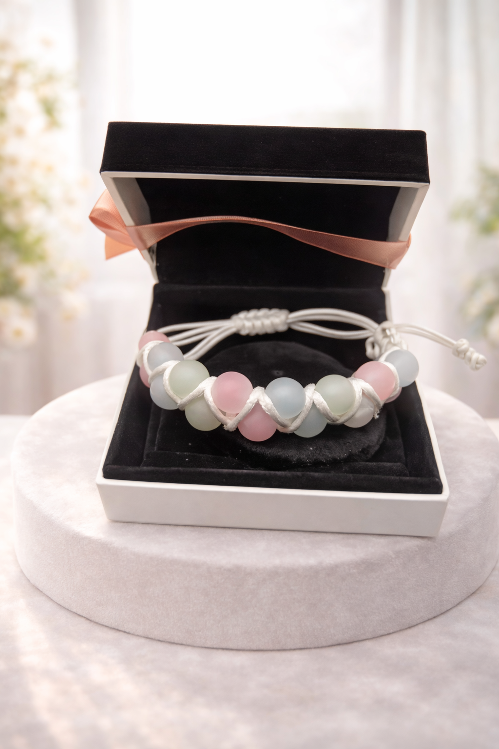 Lederarmband weiß mit bunten Kugeln