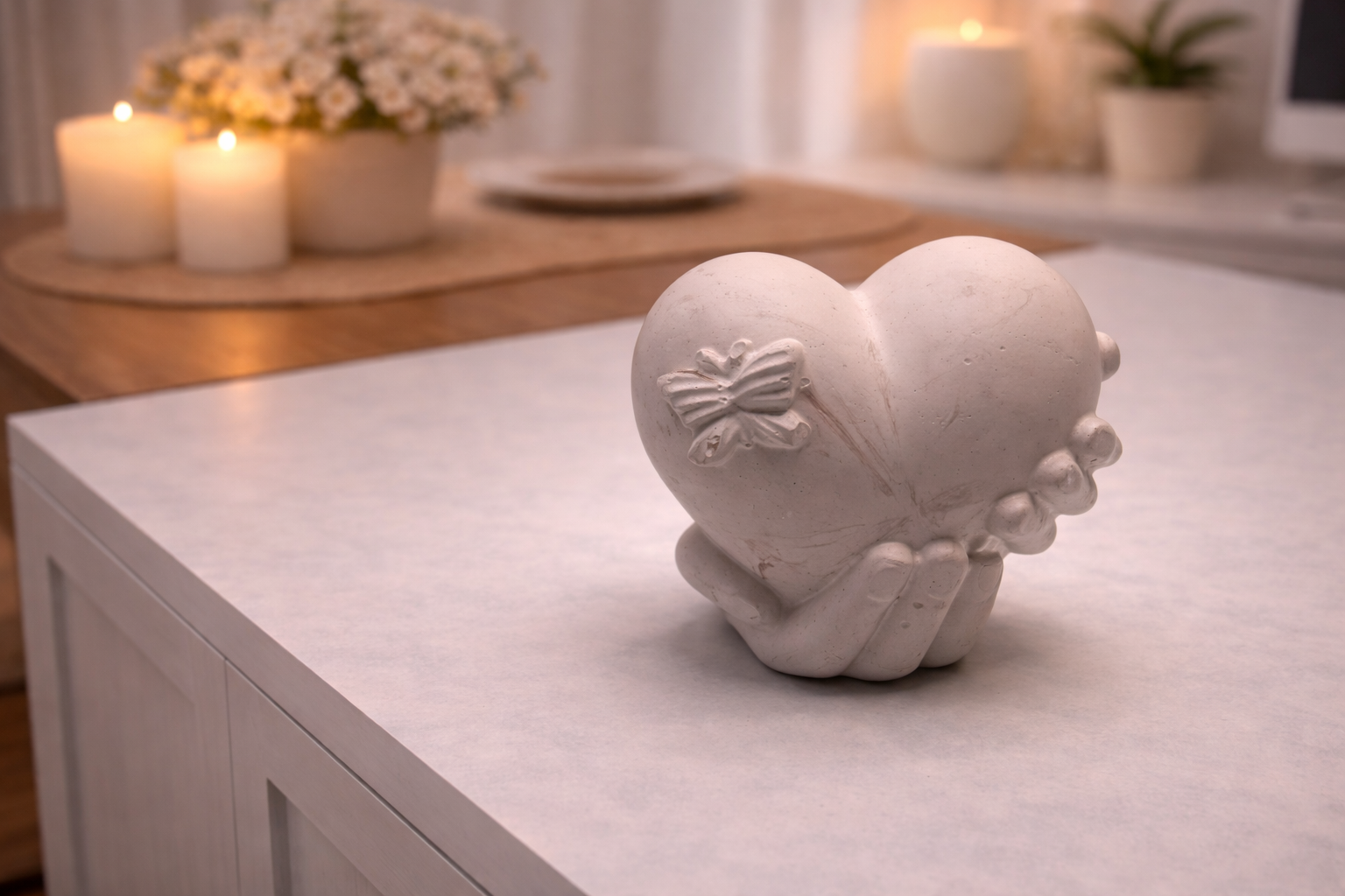 Gips Herz mit Händen