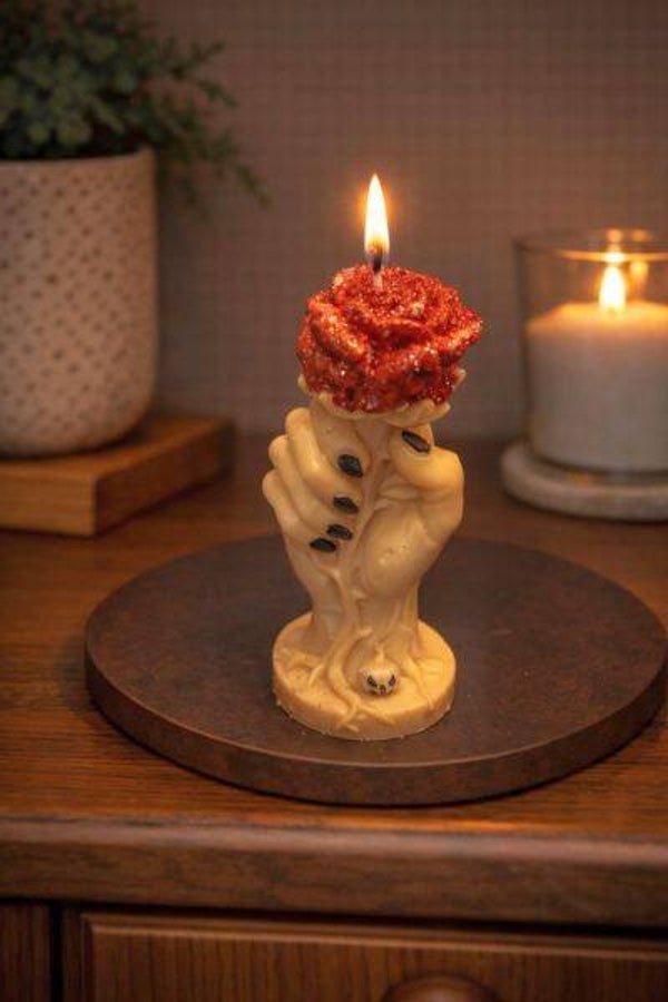 Rose in Hand Blume Liebe