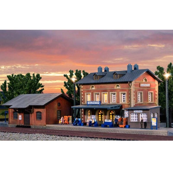 Kibri 37396 station Rauenstein met goederenloods