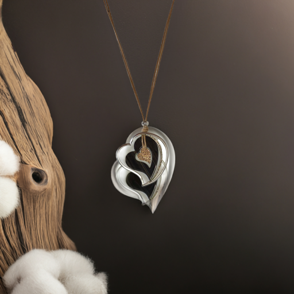 Lange Halskette mit beweglichem Herzanhänger
