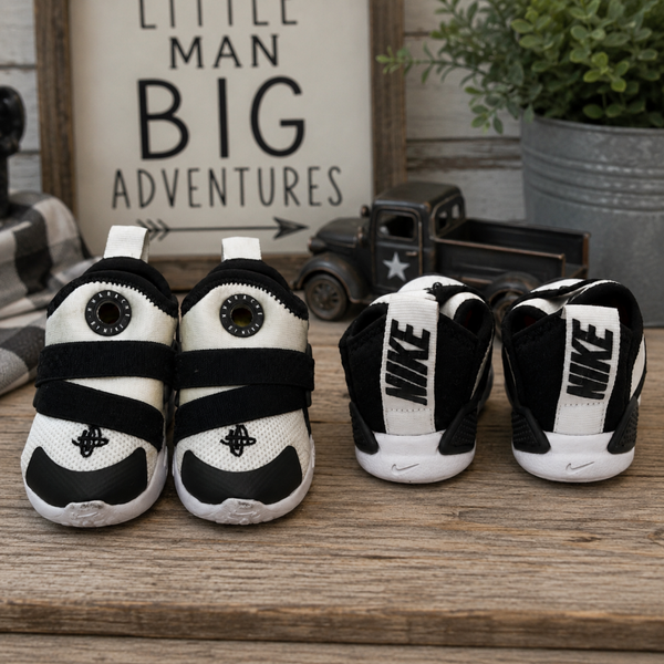 Nike Huarache Extreme black & white Size 3C