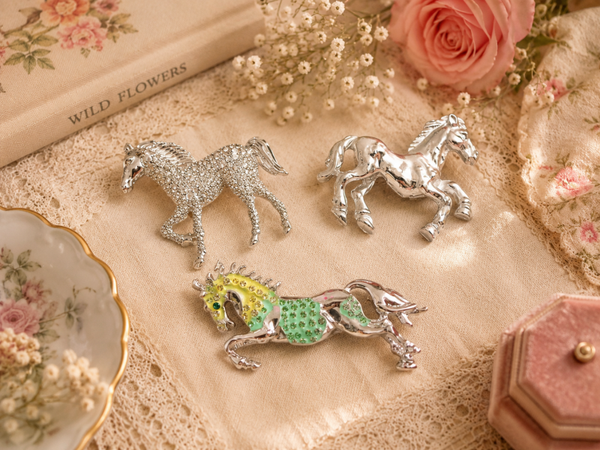 Silver tone horse pendant set