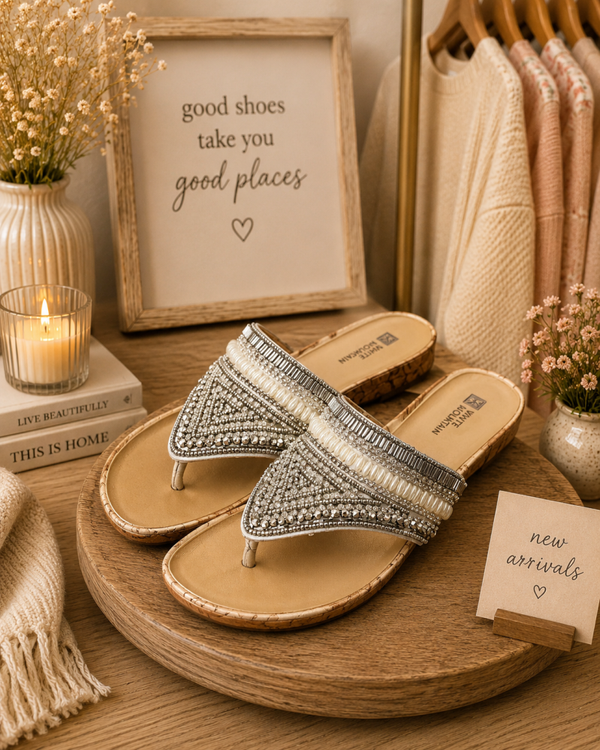White mountain sandals like new Size 8