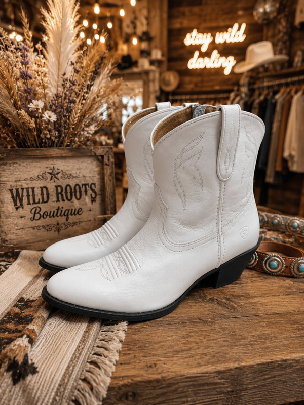 Ariat white Darlin’ size 9 western boots