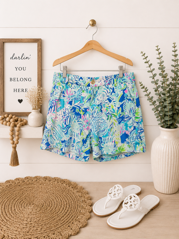 Lilly Pulitzer white & blue print shorts Size 8