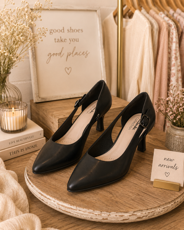 Clarks heels Size 8.5 medium