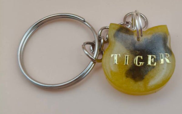 Cat shape keyring