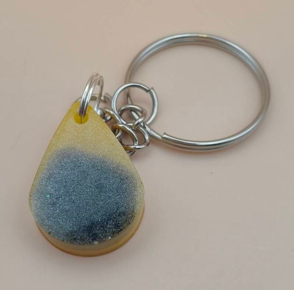 Tear drop black/yellow keyring