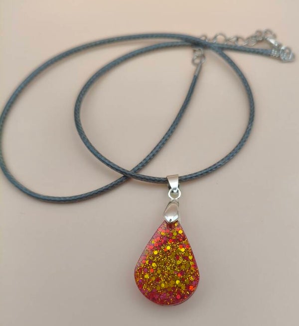Tear drop red/gold necklace
