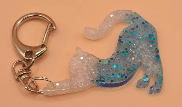 Cat keyring stretching blue/white