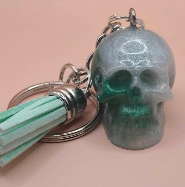 Skull keyring green/white/light green