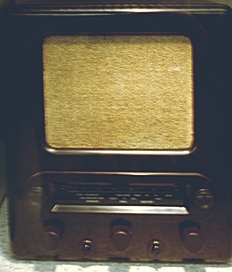 der &gt;Volksempfänger&lt;, mit dem Hitler und Göbbels auf Sendung waren