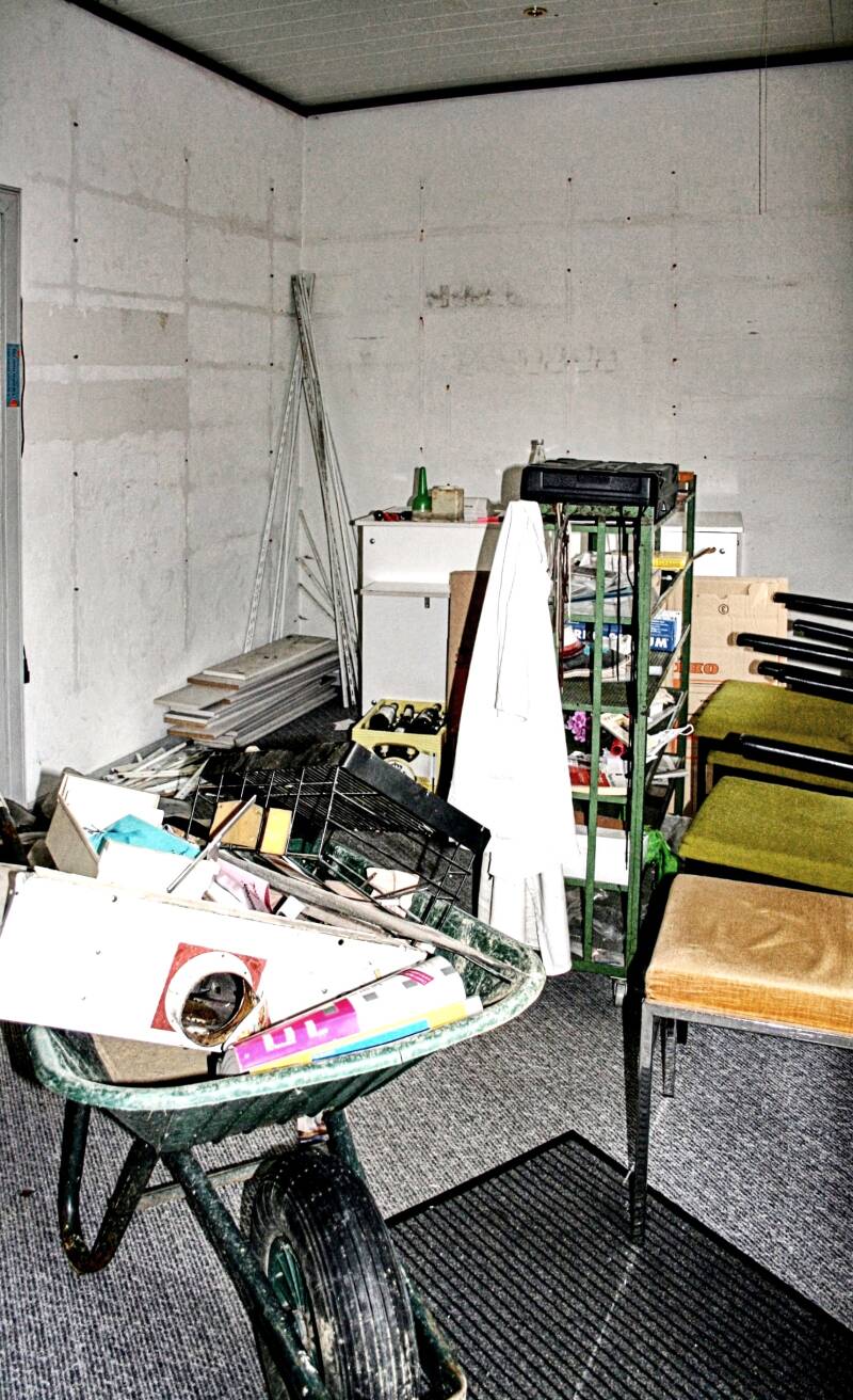 alles in den Container!