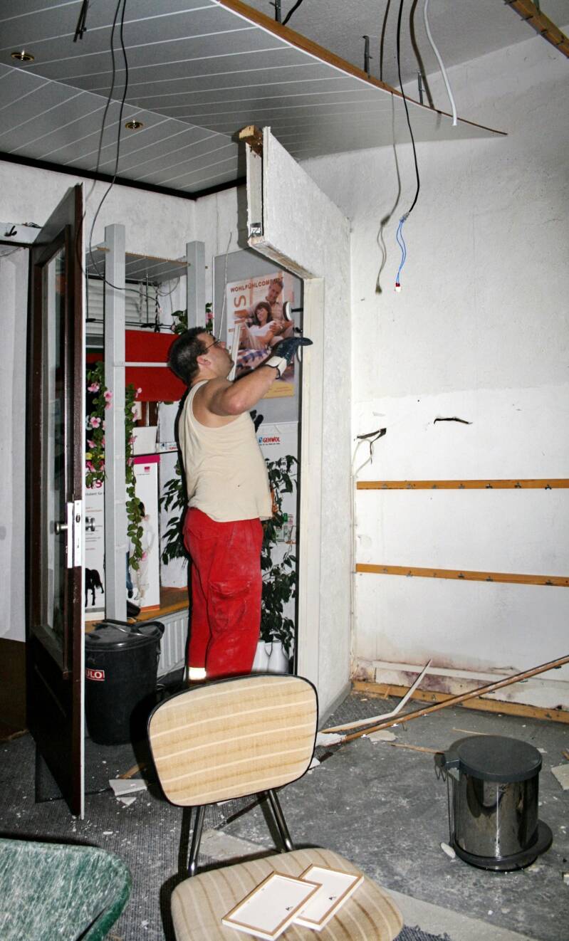 Demontage der Fußpflegekabine