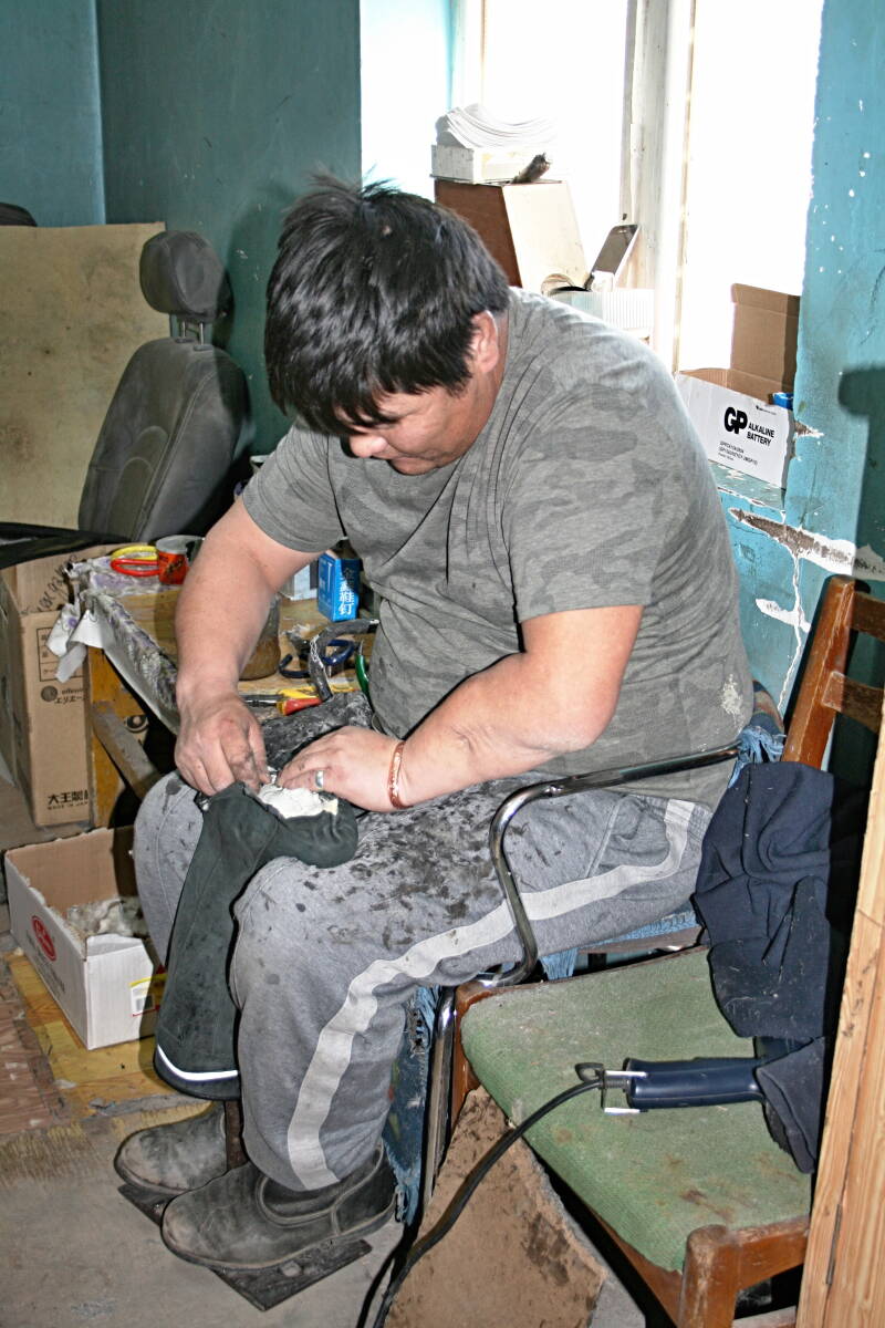 ein weiterer Mitarbeiter