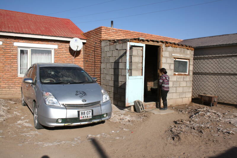 Haus und Auto sind der Lohn der Arbeit.