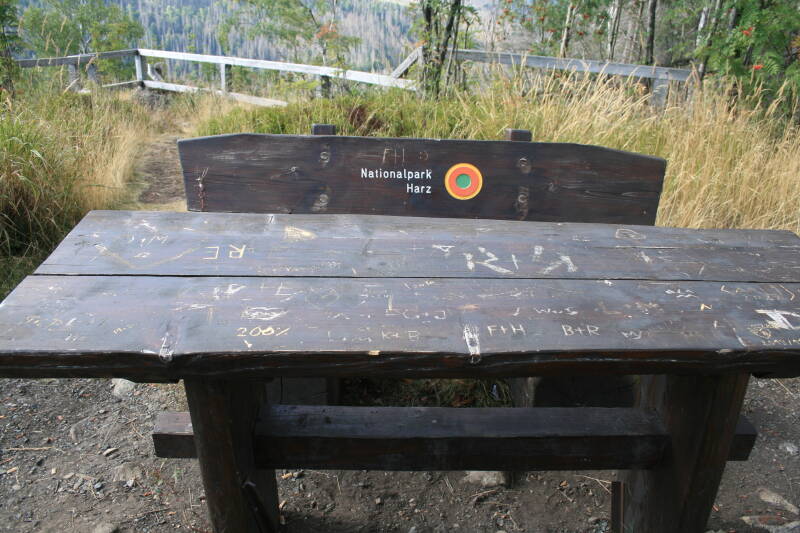 Eine Bank zum Ausruhen efreut den Wanderer
