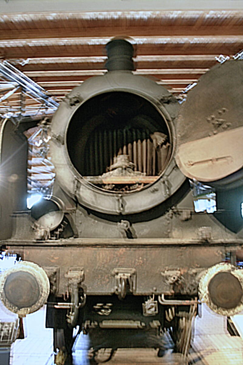  hier schaut man der Lok ins Maul