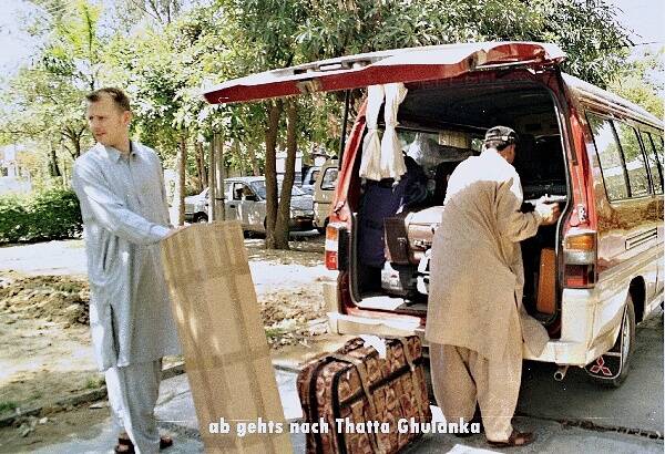 ein PKW voller Material