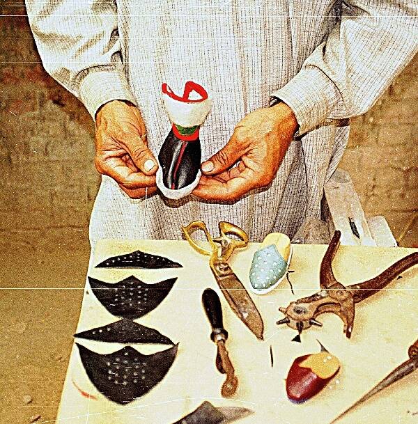 daraus entsteht ein Schuh für Puppen