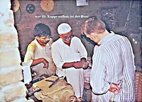 Wer die weiße Kappe aufhat, ist der Chef