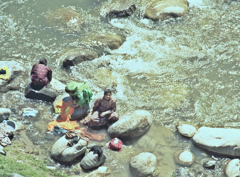Pakistan. Wäsche waschen im Indus