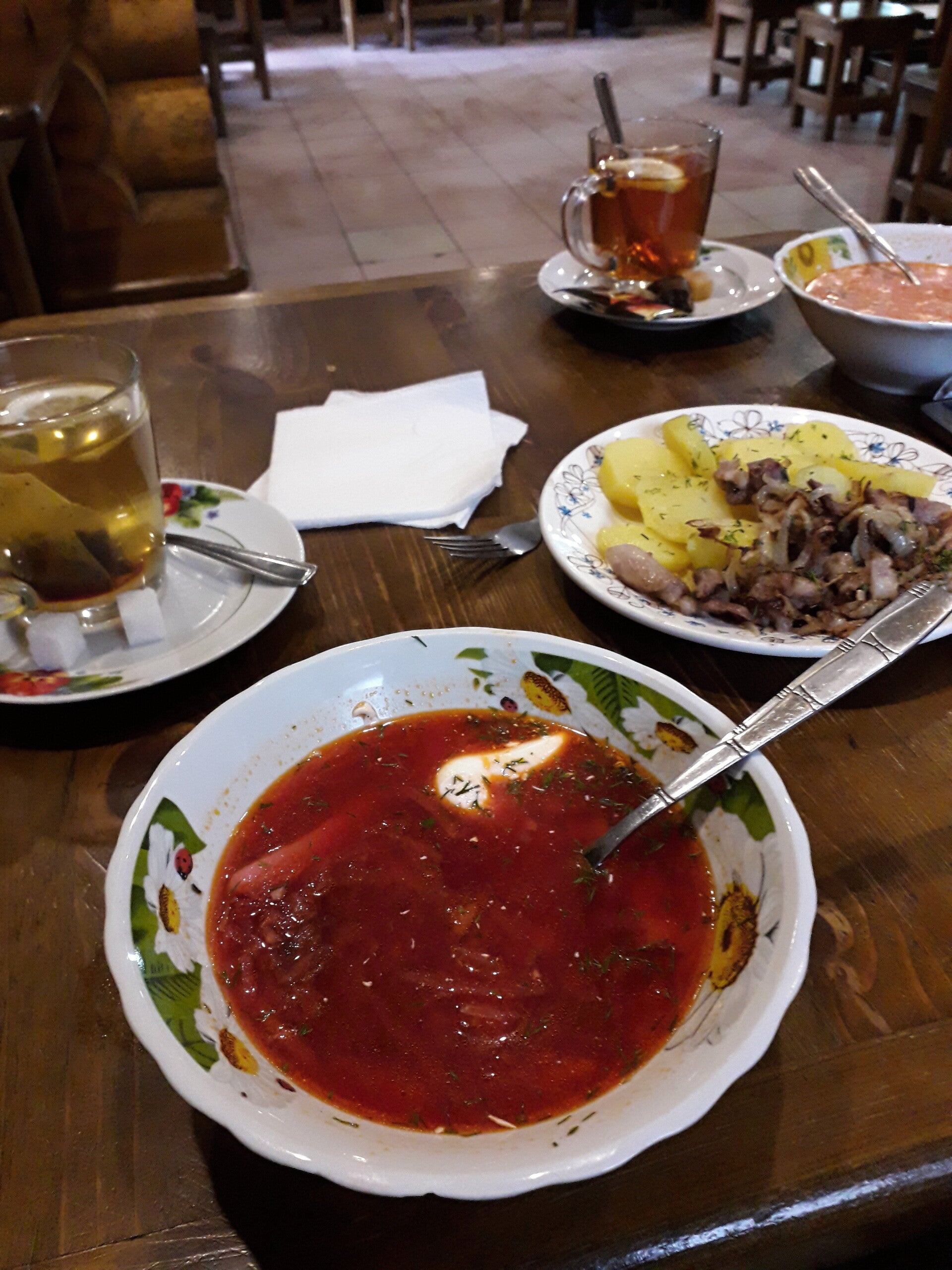 Borscht-Suppe schmeckt